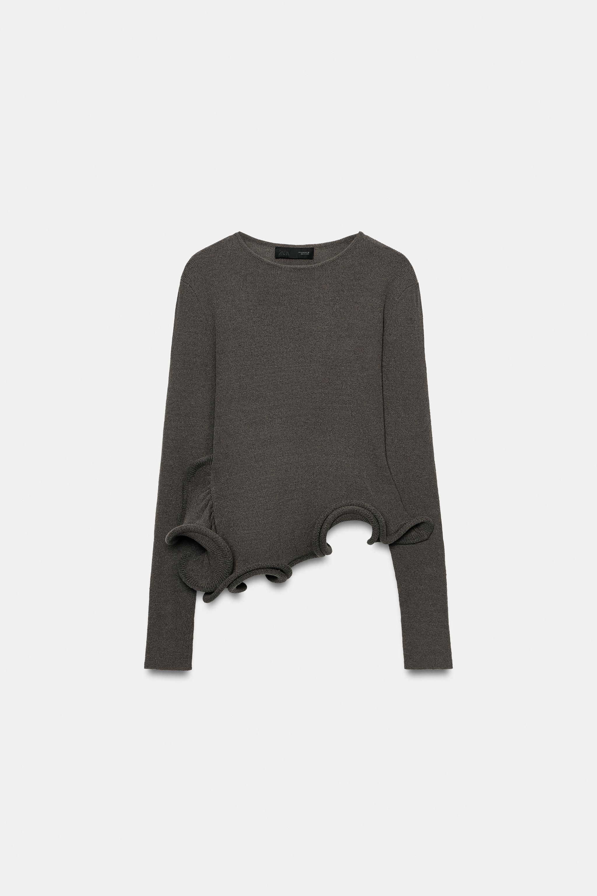 PULL EN MAILLE À VOLANT